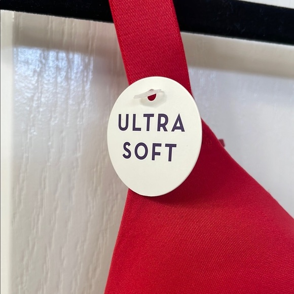 Wacoal Red Molded Cup Bra with Underwire Support - Picture 2 of 5